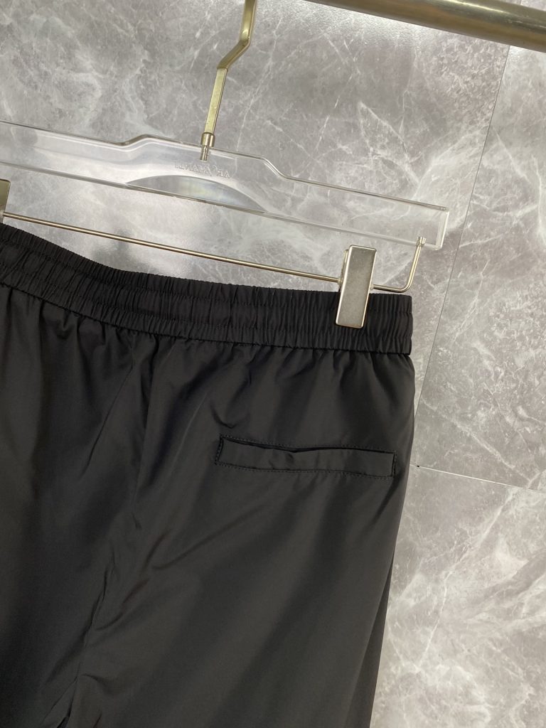 モンクレール 偽物 通気性が良くて快適なカジュアルパンツ