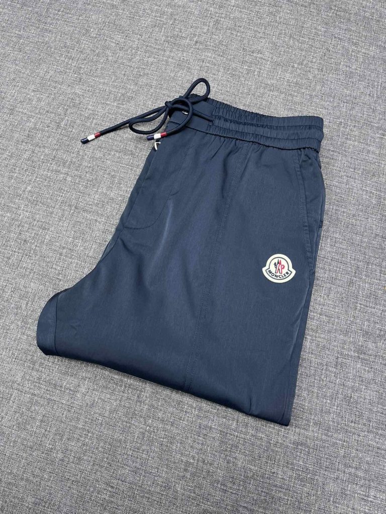 春夏新作モンクレール 偽物 柔らかくて快適なカジュアルジーンズ|スーパーコピーn級優良店 2 春夏新作モンクレール 偽物 柔らかくて快適なカジュアルジーンズ