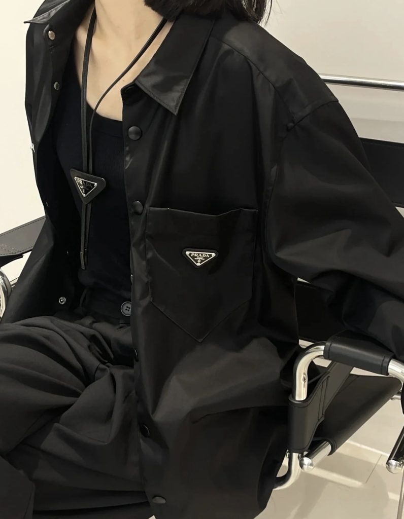 PRADA(プラダ)コピー スタイリッシュスキッパー衿シャツジャケット 通販