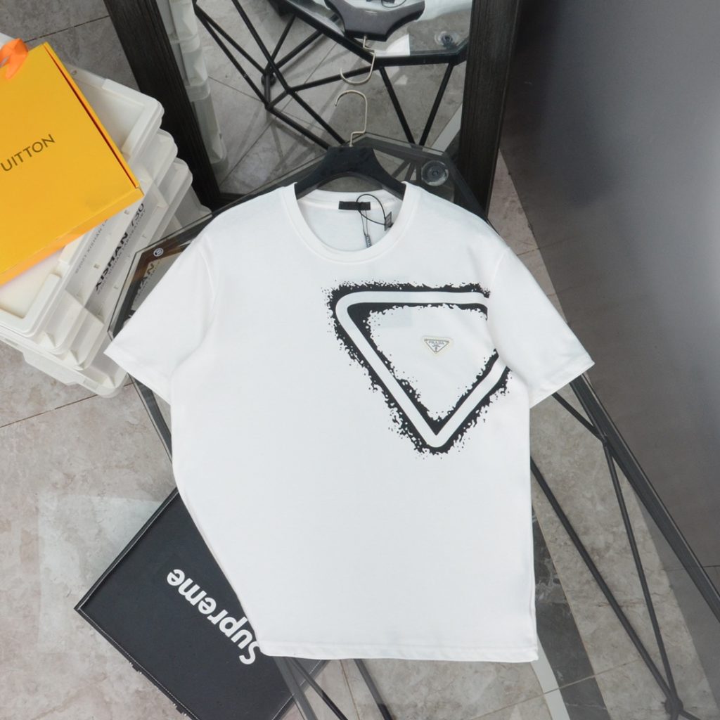 PRADA（プラダ） 2024新作 n級品 ラウンドネック半袖Tシャツ