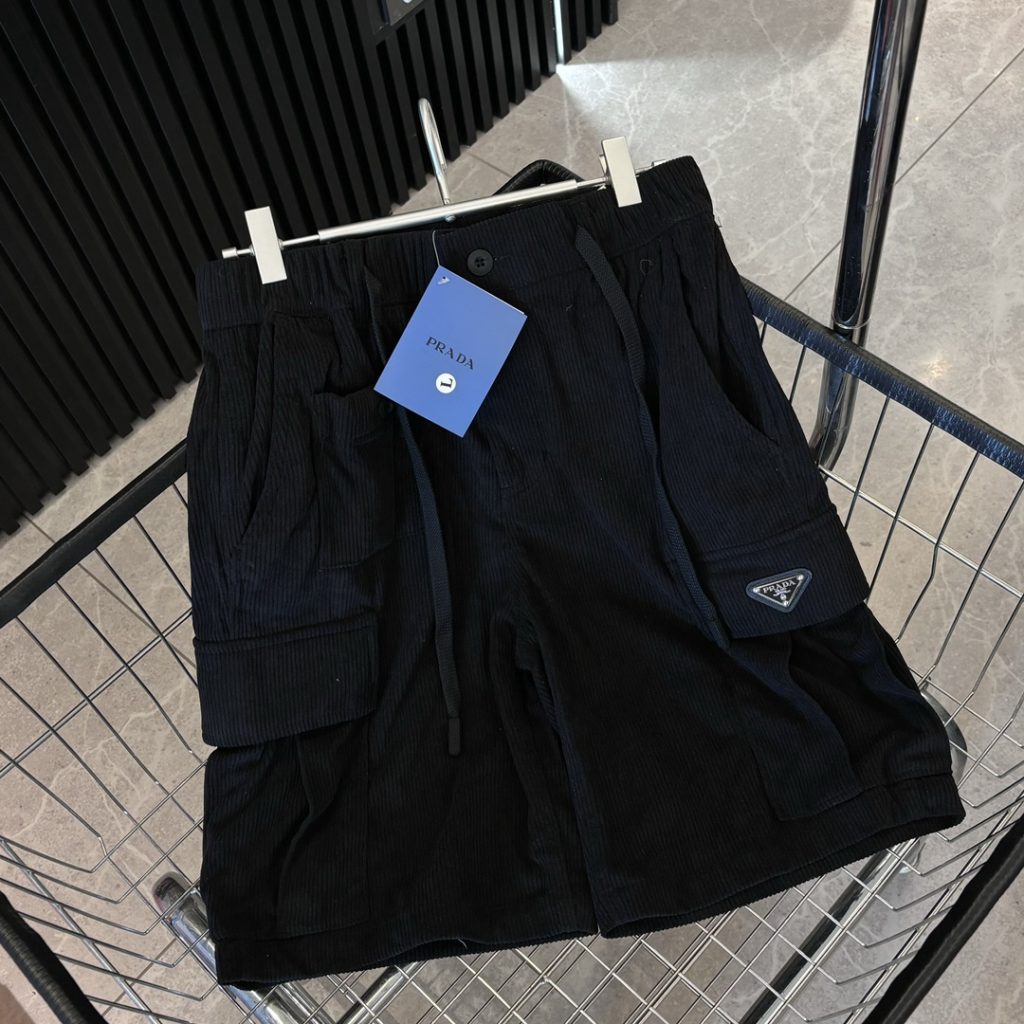 PRADA（プラダ）  スーパーコピー ファッショナブルでカジュアルなハーフパンツ