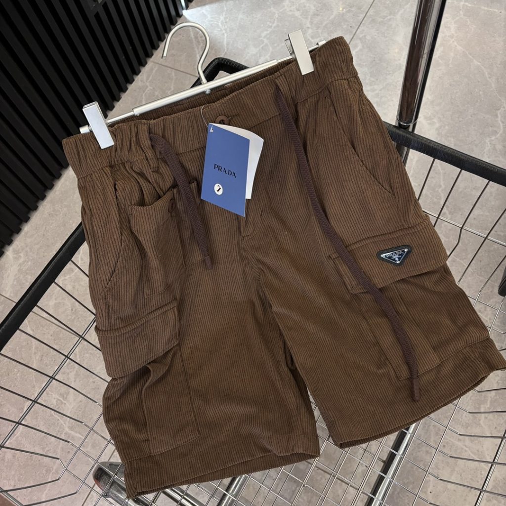 PRADA（プラダ）  スーパーコピー ファッショナブルでカジュアルなハーフパンツ