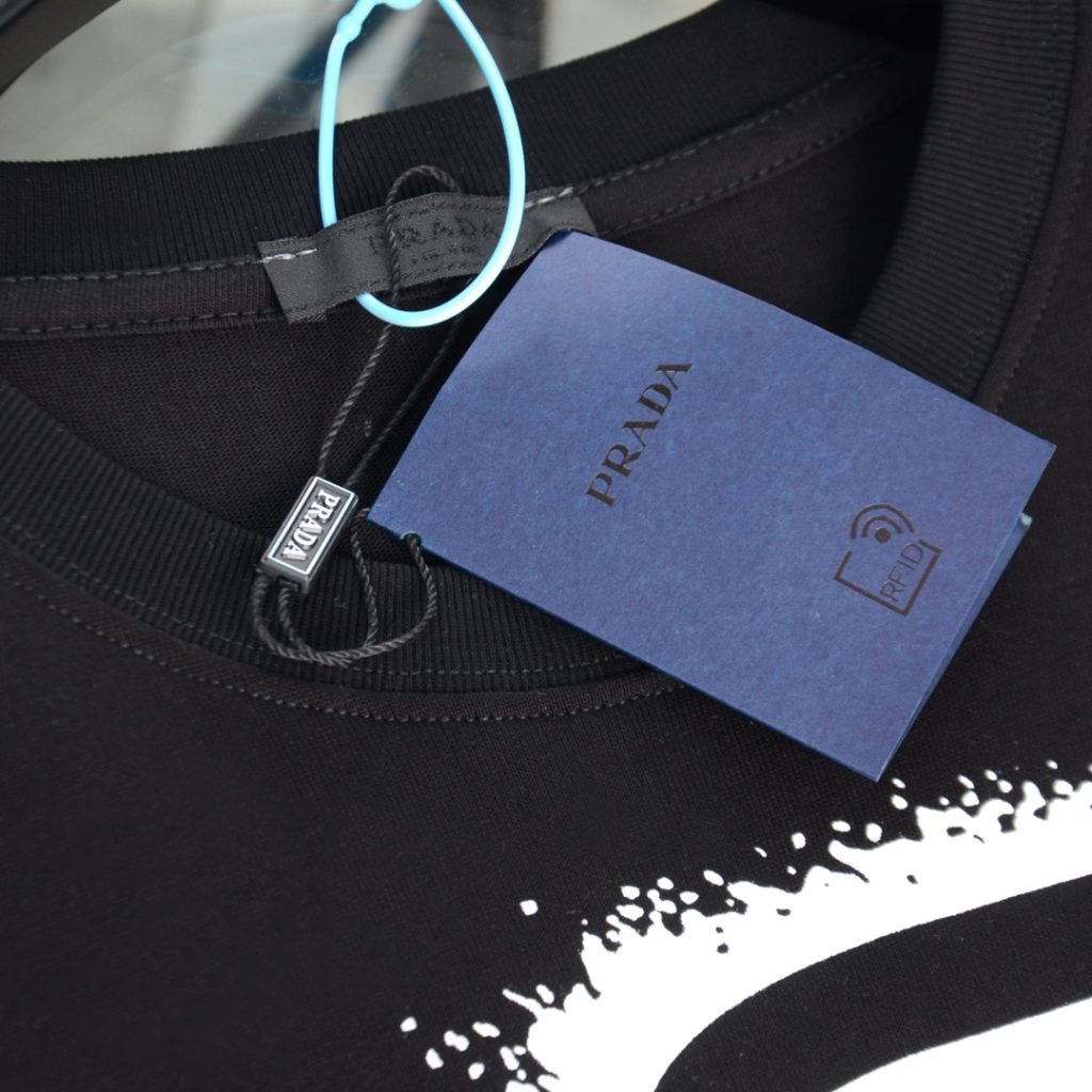 PRADA（プラダ） 2024新作 n級品 ラウンドネック半袖Tシャツ