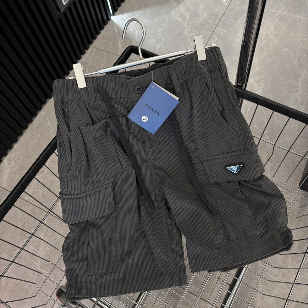 PRADA（プラダ）  スーパーコピー ファッショナブルでカジュアルなハーフパンツ