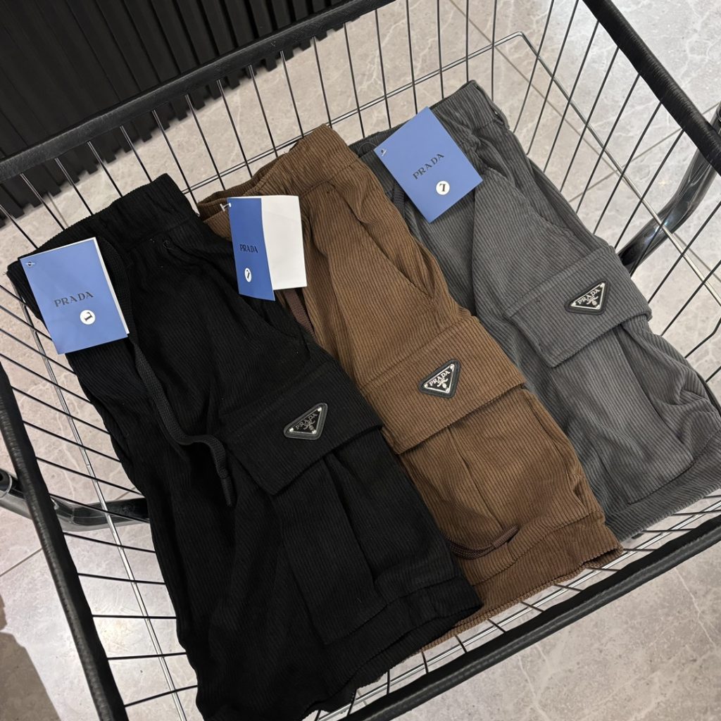 PRADA（プラダ）  スーパーコピー ファッショナブルでカジュアルなハーフパンツ
