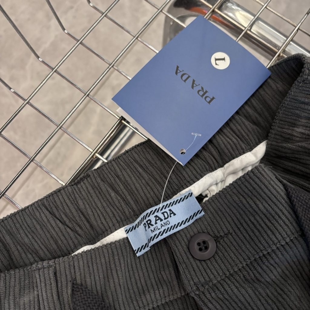 PRADA（プラダ）  スーパーコピー ファッショナブルでカジュアルなハーフパンツ