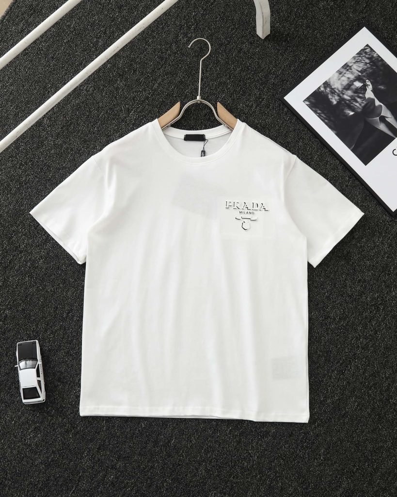 PRADA(プラダ) 偽物 新作オシャレカジュアルプリント半袖Tシャツ