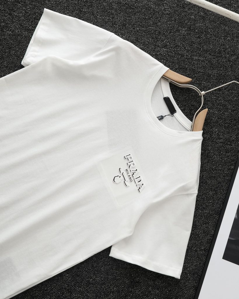 PRADA(プラダ) 偽物 新作オシャレカジュアルプリント半袖Tシャツ
