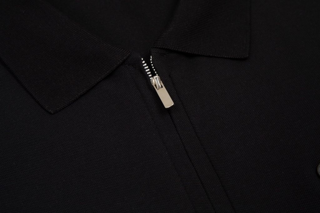 PRADA(プラダ ) 2024春夏新作ニットストレッチの折り襟Tシャツです