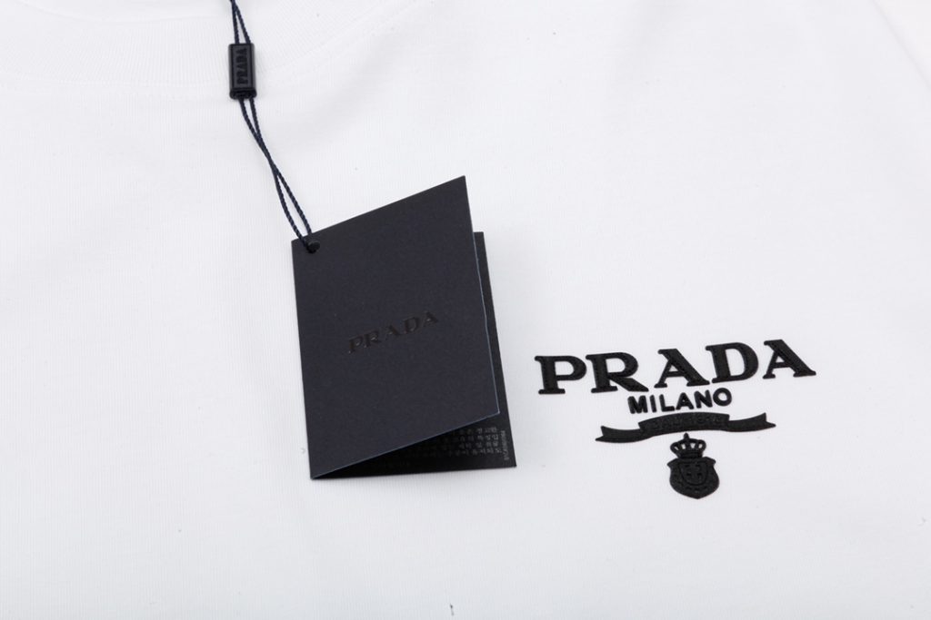PRADA(プラダ ) 入手困難 スーパーコピー オフセットアルファベットTシャツ|スーパーコピーn級優良店 5 PRADA(プラダ ) 入手困難 スーパーコピー オフセットアルファベットTシャツ|スーパーコピー服