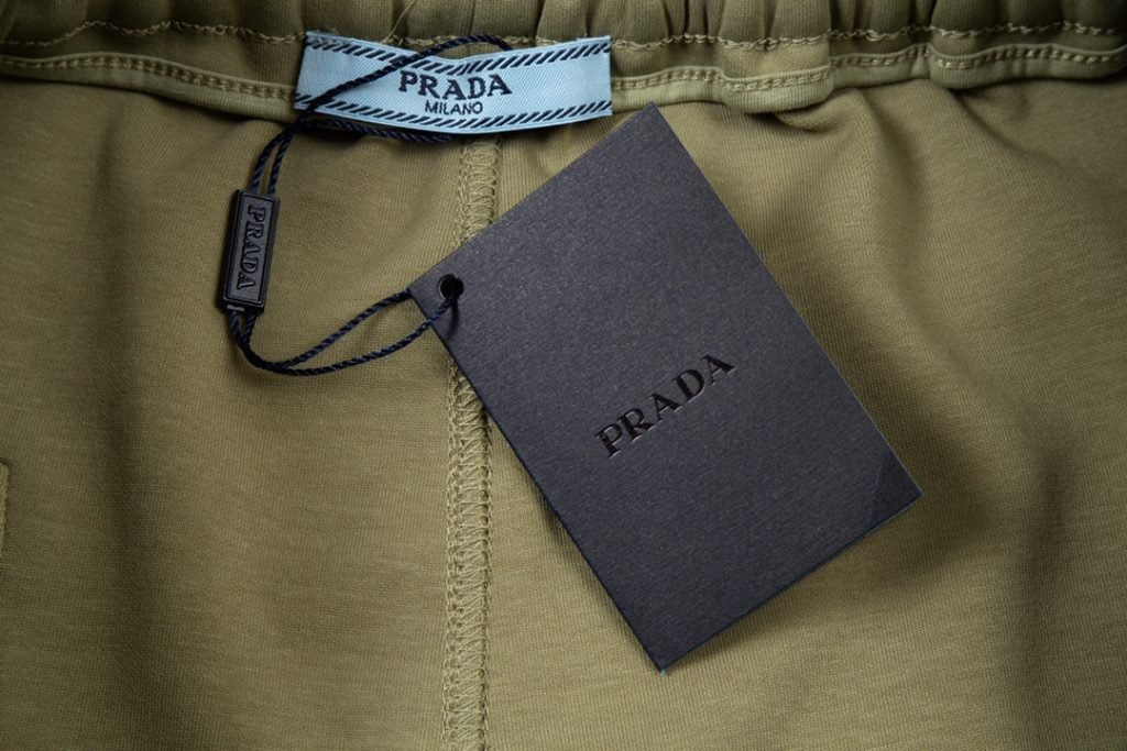 PRADA(プラダ ) コピー  ロゴエンブレムプリントハーフパンツ  激安販売   