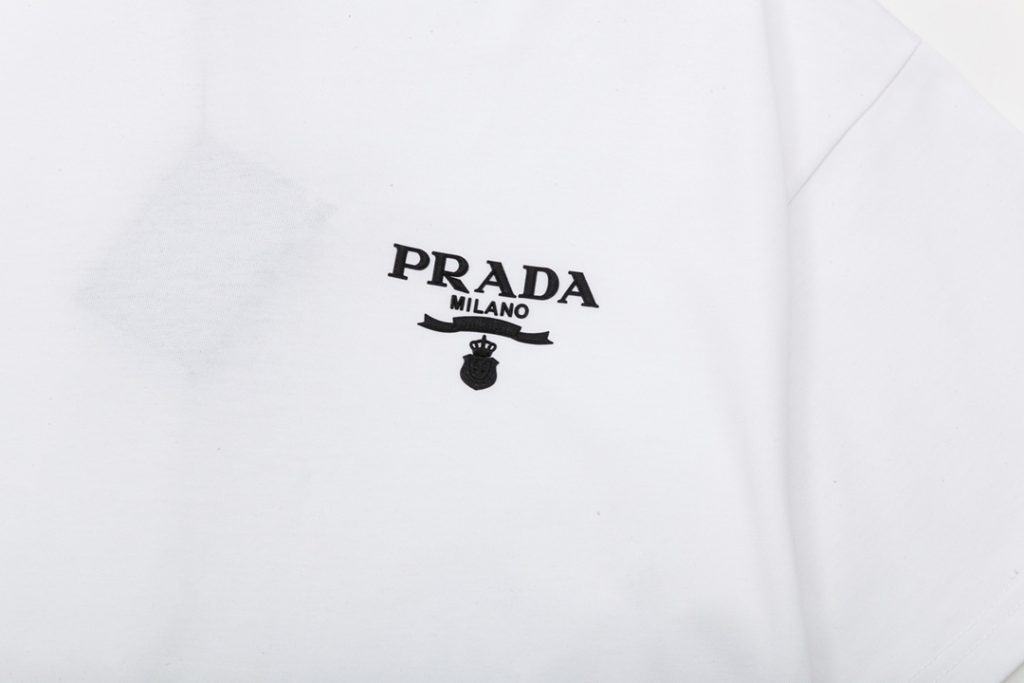 PRADA(プラダ ) 入手困難 スーパーコピー オフセットアルファベットTシャツ|スーパーコピーn級優良店 6 PRADA(プラダ ) 入手困難 スーパーコピー オフセットアルファベットTシャツ|スーパーコピー服
