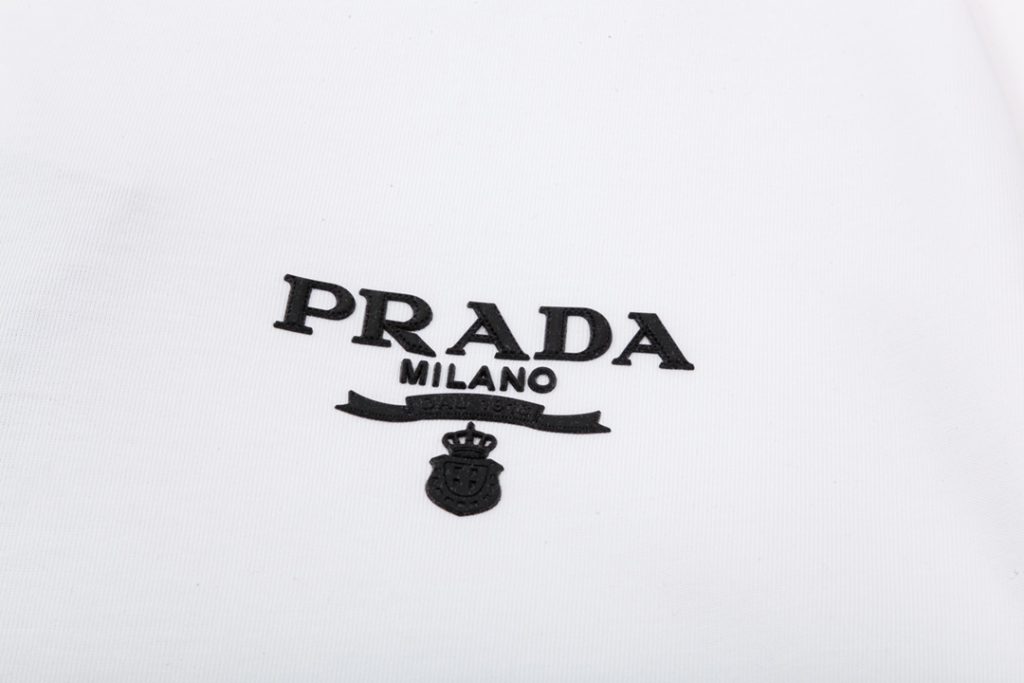 PRADA(プラダ ) 入手困難 スーパーコピー オフセットアルファベットTシャツ|スーパーコピーn級優良店 7 PRADA(プラダ ) 入手困難 スーパーコピー オフセットアルファベットTシャツ|スーパーコピー服