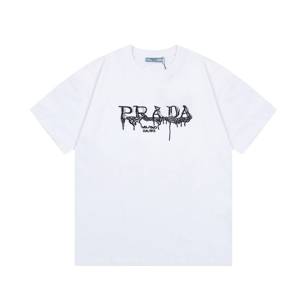 PRADA(プラダ )  スーパーコピー  アルファベット刺繍 グラフィティ おしゃれカジュアルTシャツ