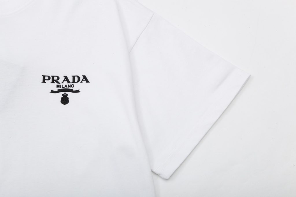 PRADA(プラダ ) 入手困難 スーパーコピー オフセットアルファベットTシャツ|スーパーコピーn級優良店 8 PRADA(プラダ ) 入手困難 スーパーコピー オフセットアルファベットTシャツ|スーパーコピー服