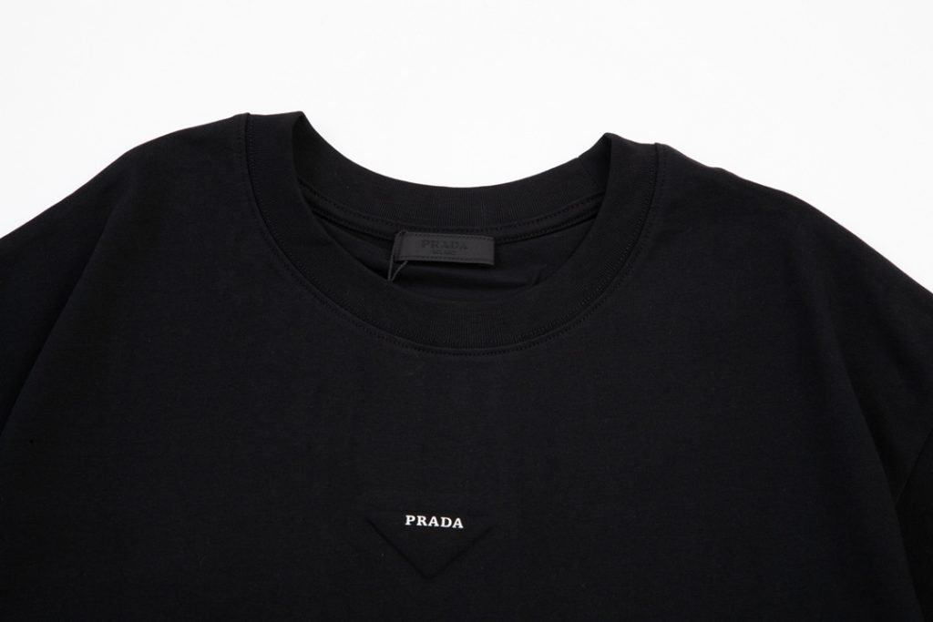  PRADA(プラダ ) 業界最高い品質スーパーコピー アルファベットプリントオシャレカジュアル半袖Tシャツ