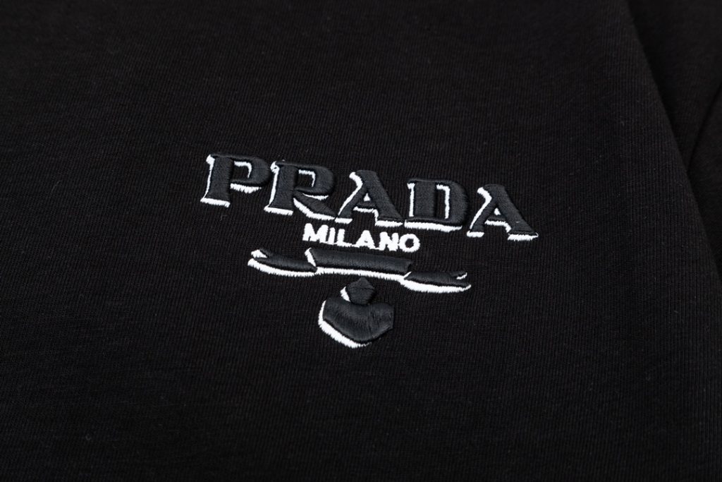 PRADA(プラダ ) 2024新作 n級品 オシャレな刺繍半袖Tシャツ 激安通販