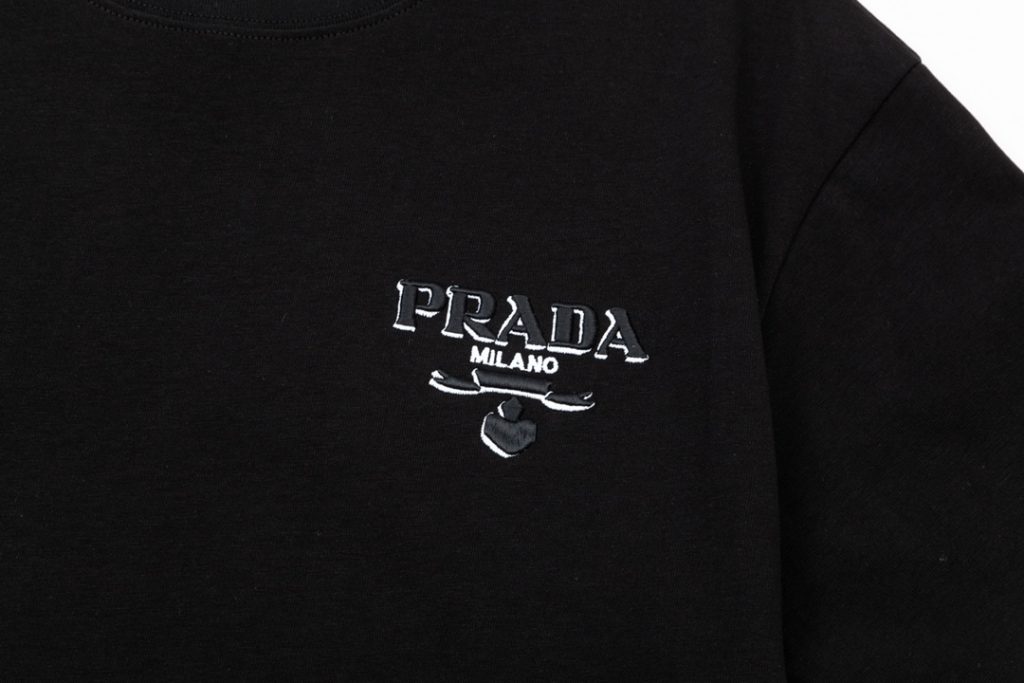 PRADA(プラダ ) 2024新作 n級品 オシャレな刺繍半袖Tシャツ 激安通販