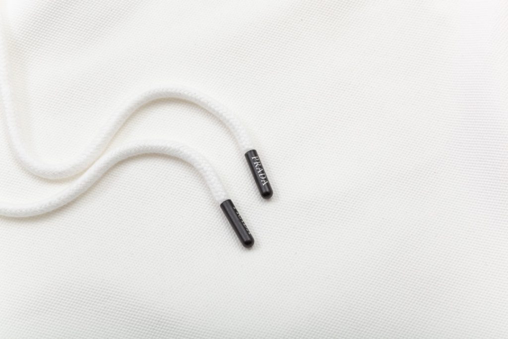 PRADA(プラダ ) 入手困難 コピー ロゴエンブレムプリントハーフパンツ 激安通販