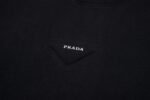 PRADA(プラダ ) 業界最高い品質スーパーコピー アルファベットプリントオシャレカジュアル半袖Tシャツ