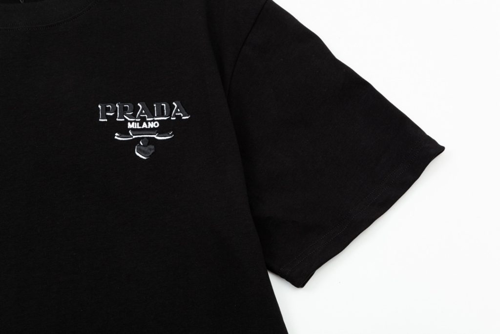 PRADA(プラダ ) 2024新作 n級品 オシャレな刺繍半袖Tシャツ 激安通販
