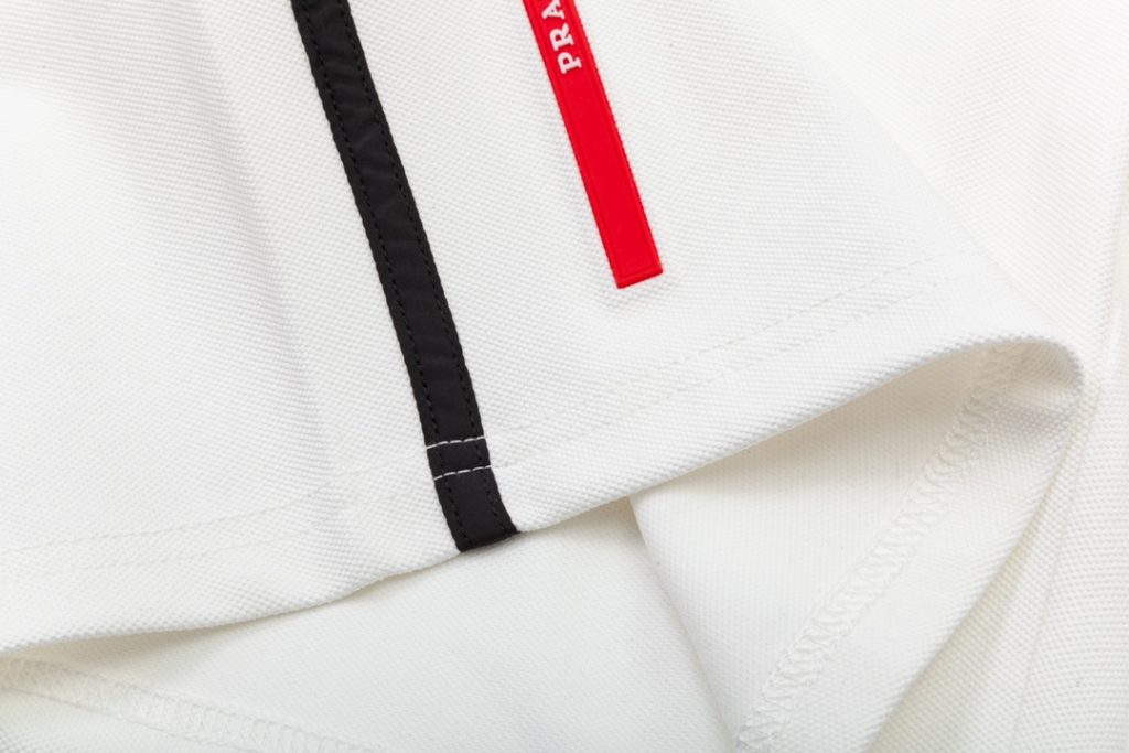 PRADA(プラダ ) 入手困難 コピー ロゴエンブレムプリントハーフパンツ 激安通販