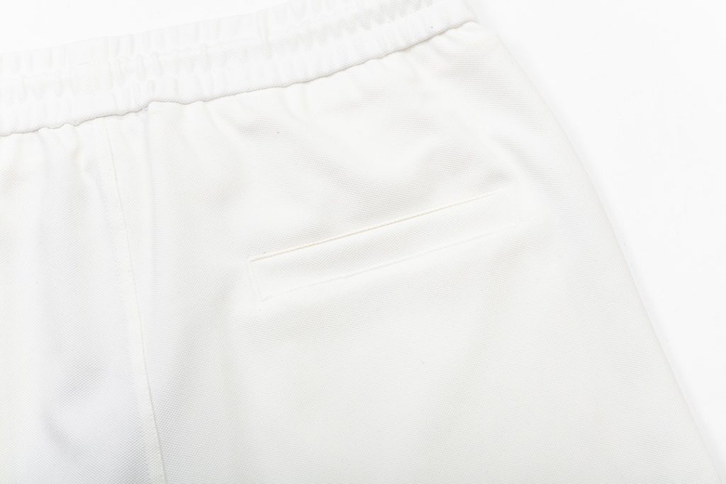 PRADA(プラダ ) 入手困難 コピー ロゴエンブレムプリントハーフパンツ 激安通販