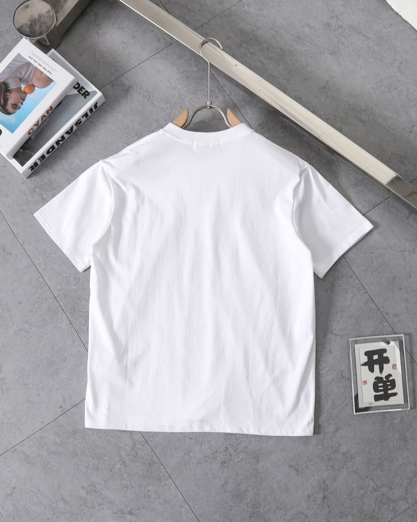 PRADA(プラダ)  入手困難  コピー  定番ベーシックタイプカジュアル半袖Tシャツ