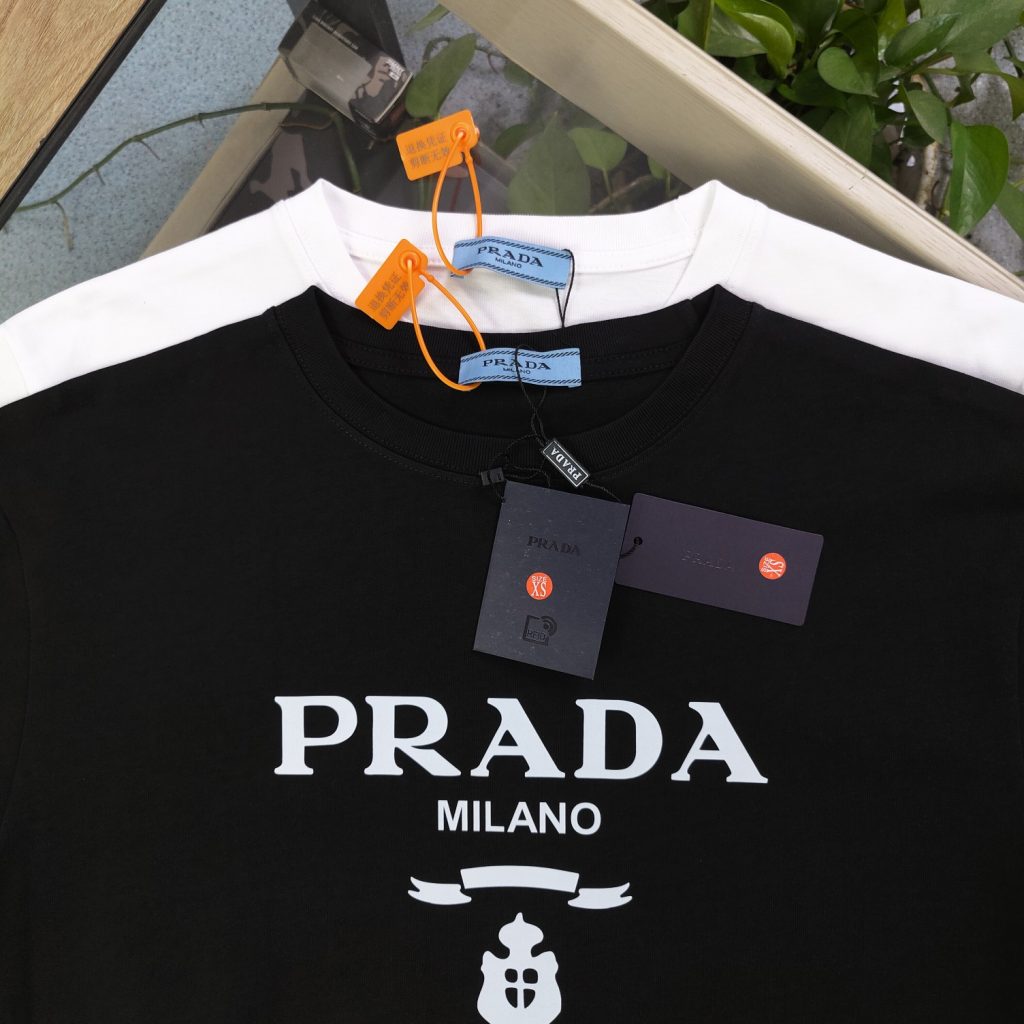 PRADA(プラダ) 入手困難 コピー 定番シンプルなアルファベット柄ロゴプリントカジュアルTシャツ|スーパーコピーn級優良店 8 PRADA(プラダ) 入手困難 コピー 定番シンプルなアルファベット柄ロゴプリントカジュアルTシャツ