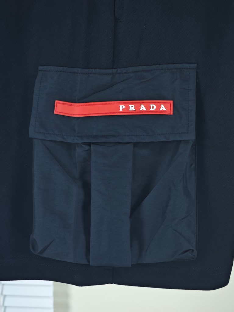 PRADA(プラダ ) 芸能人  スーパーコピー 人気バカ売れタイプカジュアルなダブルポケットショートパンツ