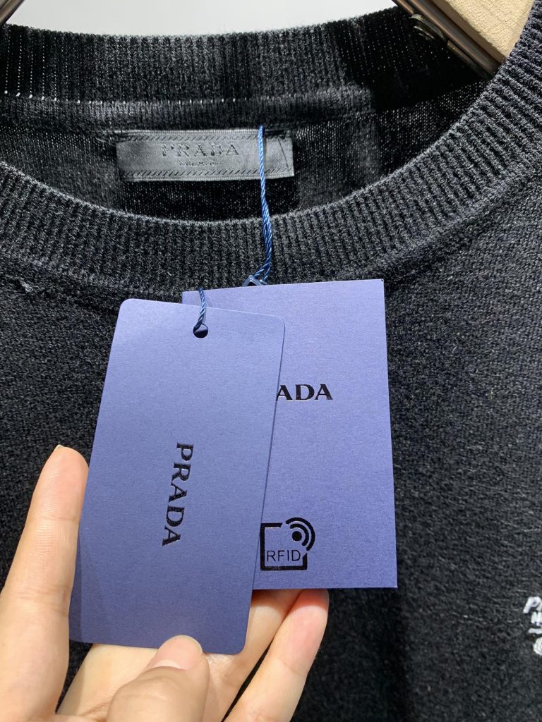 入手困難 新作到着!! オシャレプラダ アウトレットtシャツ スーパーコピー ブランドの特徴 優れたデザイン|スーパーコピーn級優良店 6 入手困難 新作到着!! オシャレプラダ アウトレットtシャツ スーパーコピー ブランドの特徴 優れたデザイン