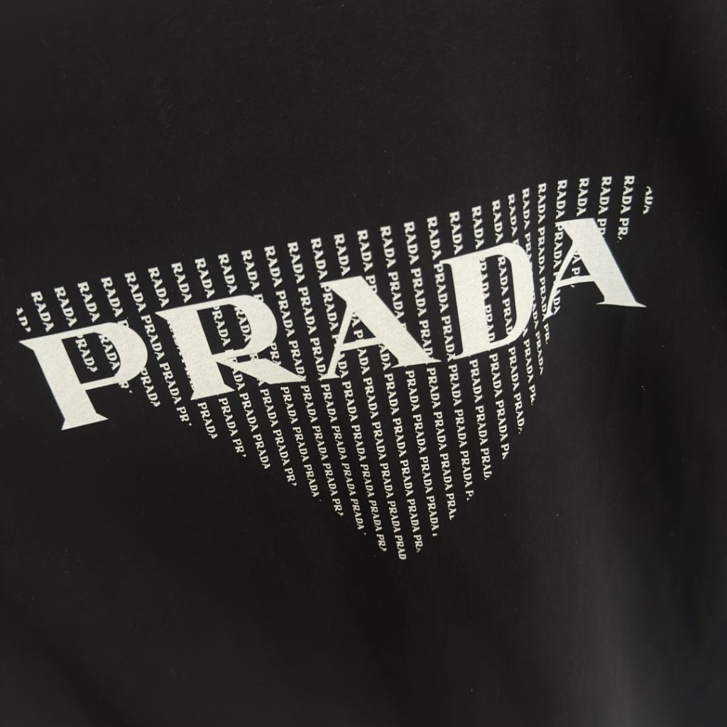  激安販売  芸能人 品質保証 定番プラダ 半袖tシャツコピー ブランドのエッセンス 優れたデザイン 