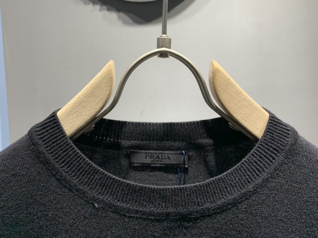 入手困難 新作到着!! オシャレプラダ アウトレットtシャツ スーパーコピー ブランドの特徴 優れたデザイン|スーパーコピーn級優良店 2 入手困難 新作到着!! オシャレプラダ アウトレットtシャツ スーパーコピー ブランドの特徴 優れたデザイン