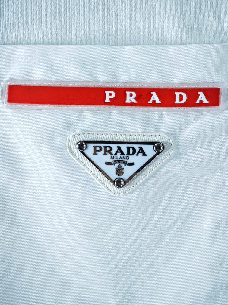 PRADA(プラダ )  スーパーコピー半袖ＴシャツNEW 圧倒的な新作 豪華な高級感 ブランドのエッセンス 優れたデザイン