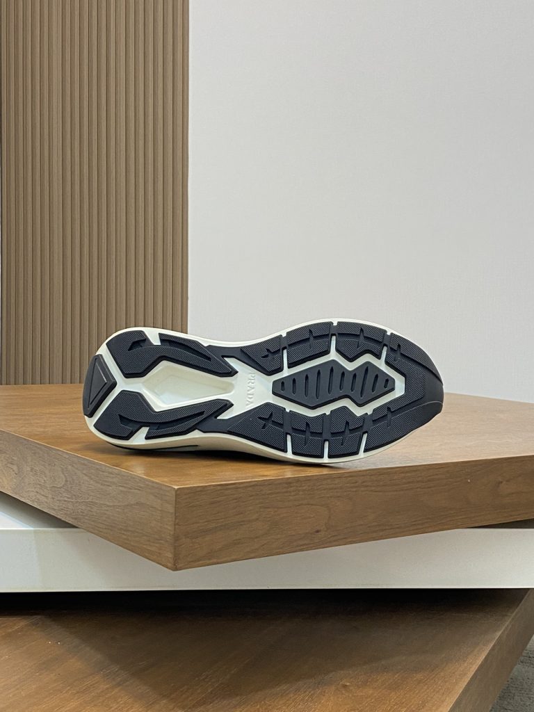 プラダ   入手困難 コピー メンズレザーカジュアル通気性の良いスニーカー