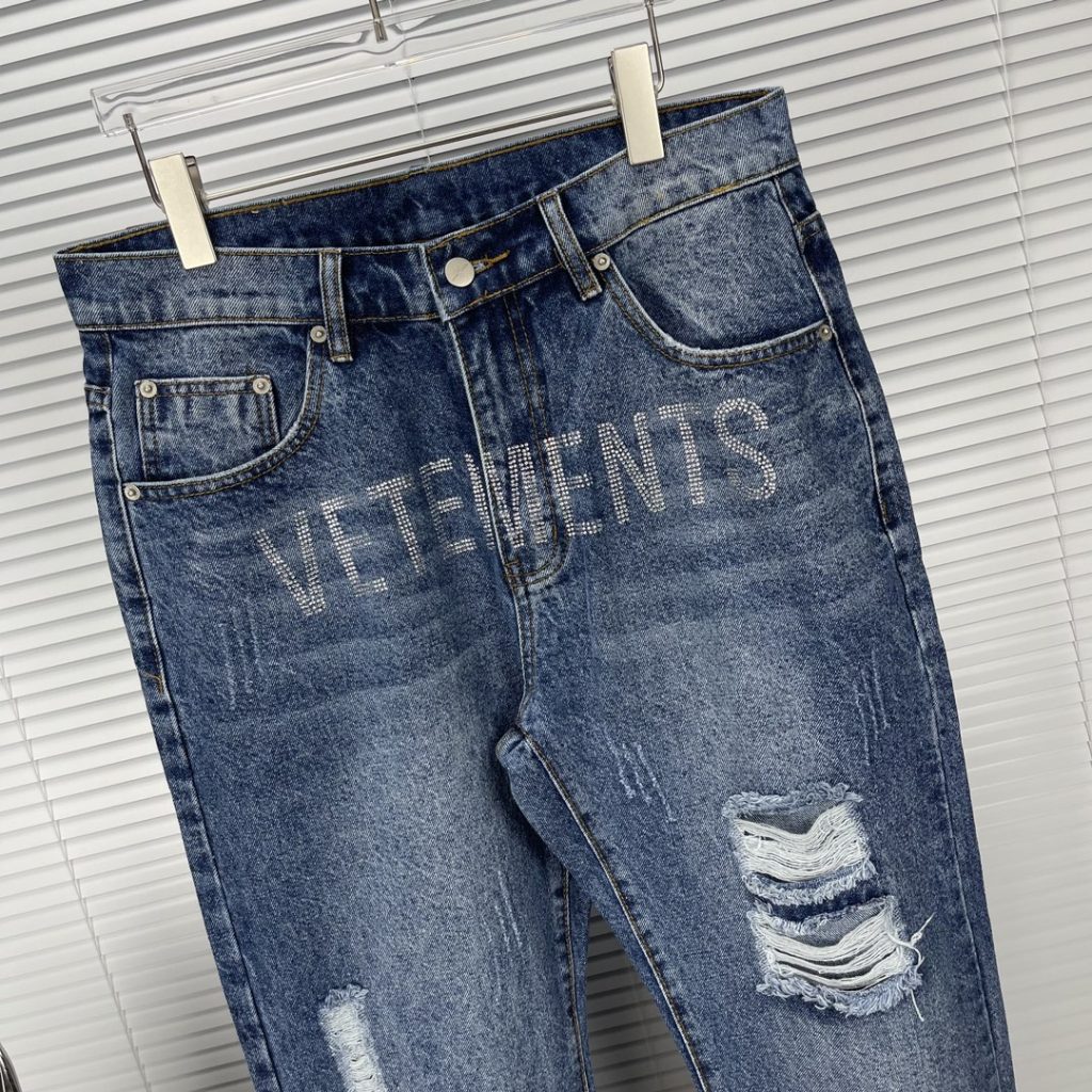 VETEMENTS(ヴェトモン) コピー 新作ホットストーン字体ウォッシュ加工ジーンズ 激安通販
