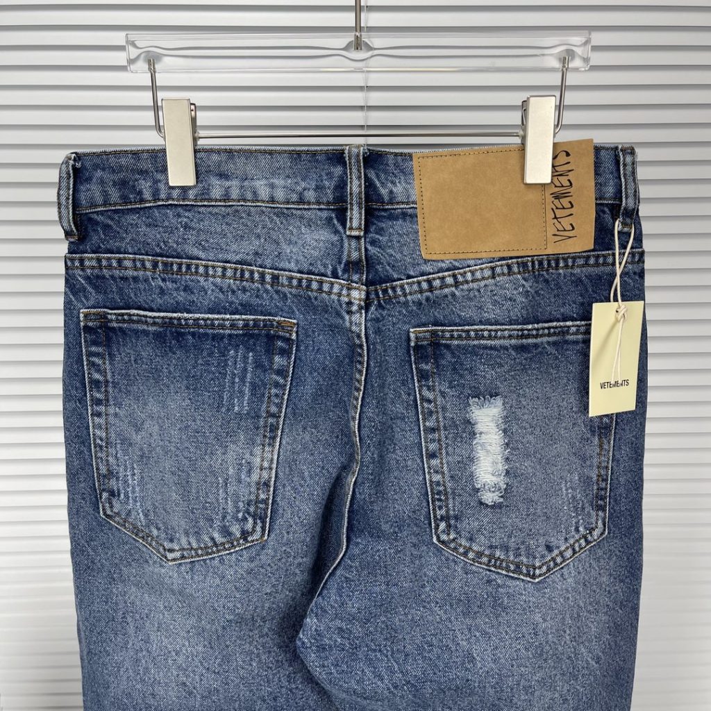 VETEMENTS(ヴェトモン) コピー 新作ホットストーン字体ウォッシュ加工ジーンズ 激安通販
