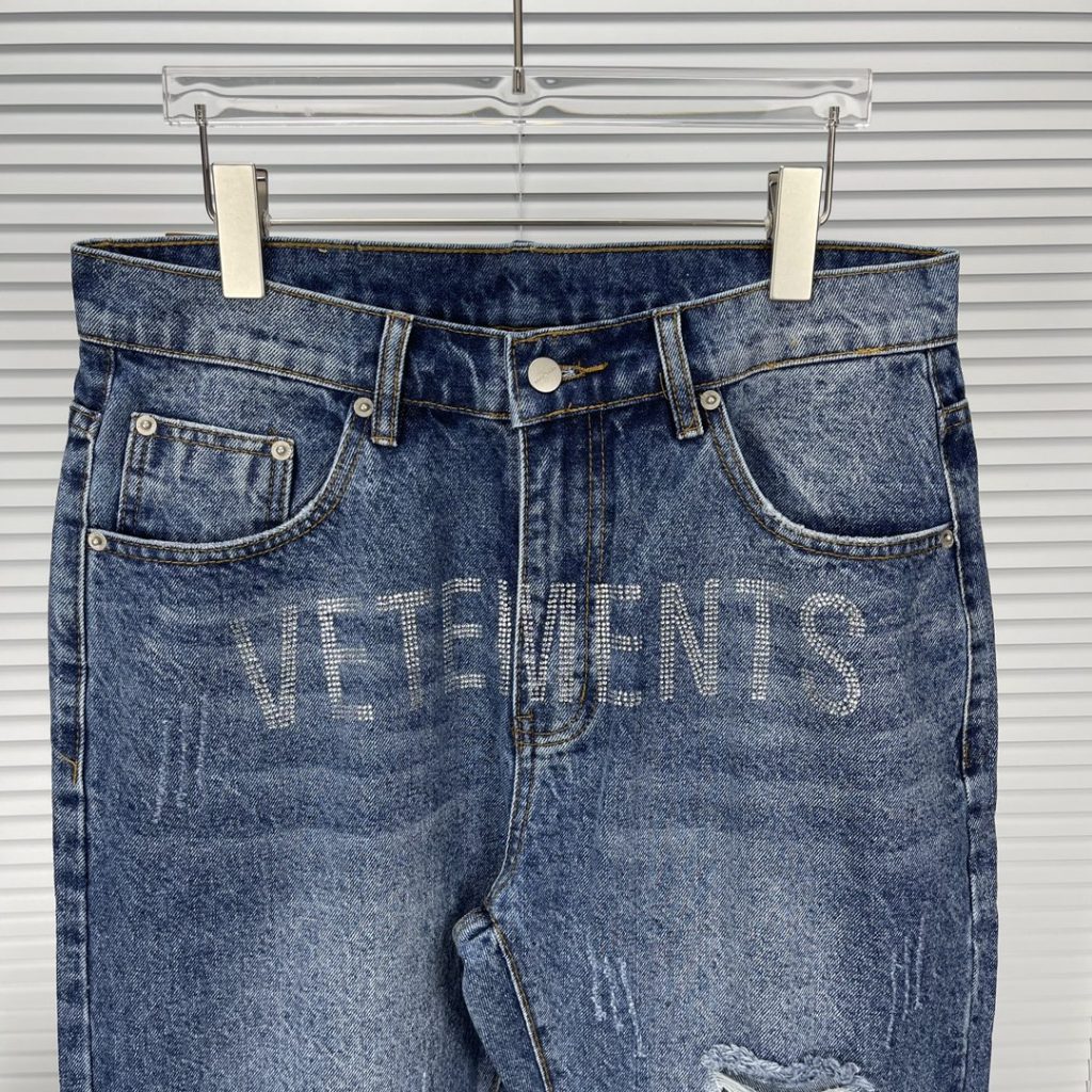 VETEMENTS(ヴェトモン) コピー 新作ホットストーン字体ウォッシュ加工ジーンズ 激安通販