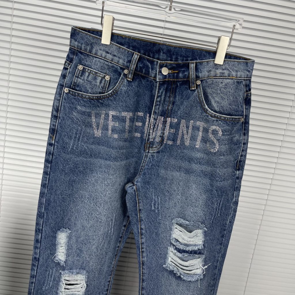 VETEMENTS(ヴェトモン) コピー 新作ホットストーン字体ウォッシュ加工ジーンズ 激安通販