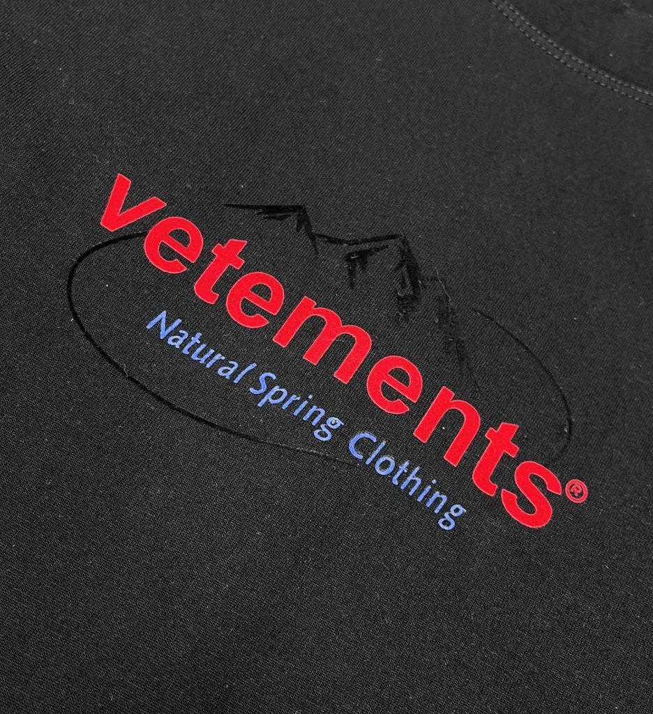 VETEMENTS(ヴェトモン)  2024夏の新作コピータンクトップ