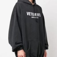 VETEMENTS(ヴェトモン）コピー レトロ アルファベットプリントフード付きスウェットパーカー