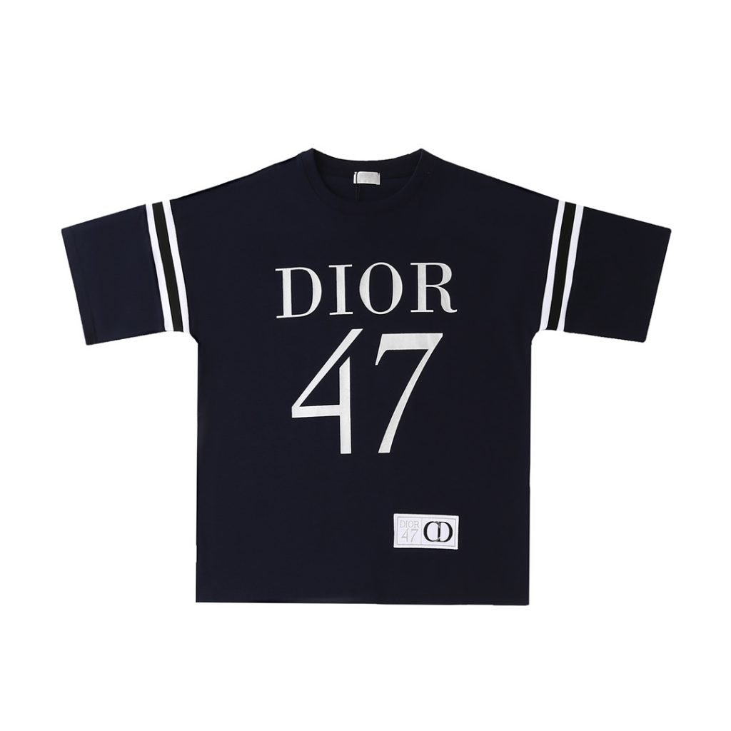   入手困難  ディオール スーパーコピー 1947ロゴプリントカジュアル半袖Tシャツ