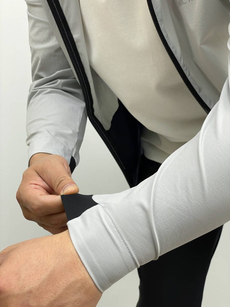  2024新作アークテリクス 偽物 通気性が良くて快適フード付き日焼け止め服