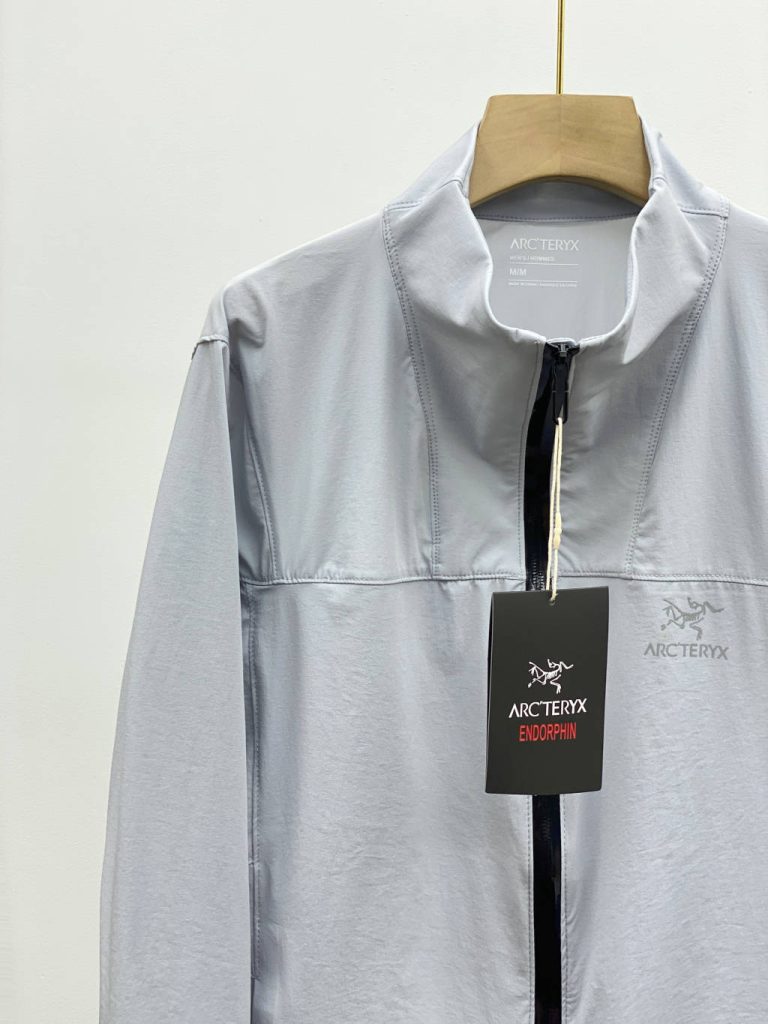 新作到着!! ストレッチ性と通気性が良いです!超薄くて軽いカジュアル 日焼け止め服