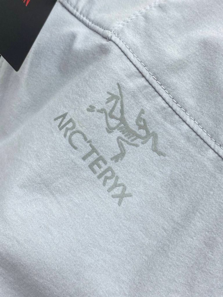 新作到着!! ストレッチ性と通気性が良いです!超薄くて軽いカジュアル 日焼け止め服