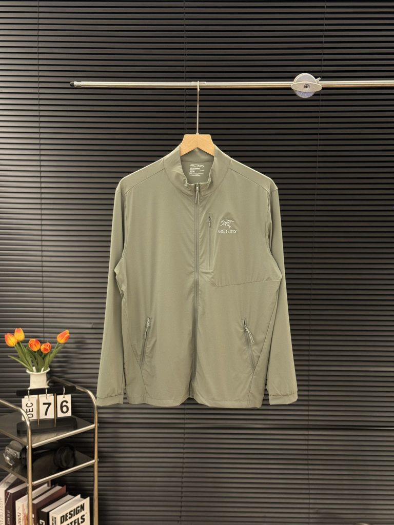 アークテリクス 偽物 入手困難 スタンドカラー速乾通気日焼け止め服フード付き日焼け止め服