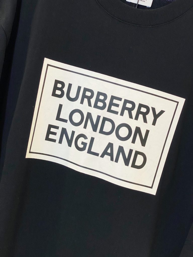 数量限定爆買い ロエベ バーバリー 偽物 アイキャッチ ロゴプリントカジュアル半袖Tシャツ