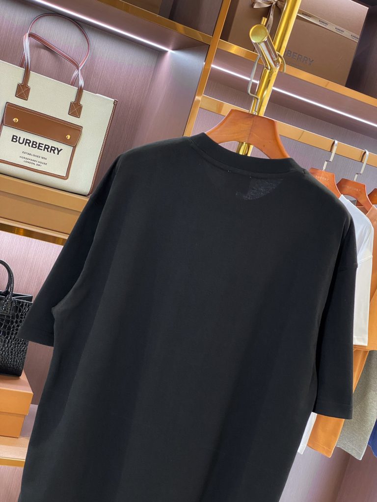 数量限定爆買い ロエベ バーバリー 偽物 アイキャッチ ロゴプリントカジュアル半袖Tシャツ