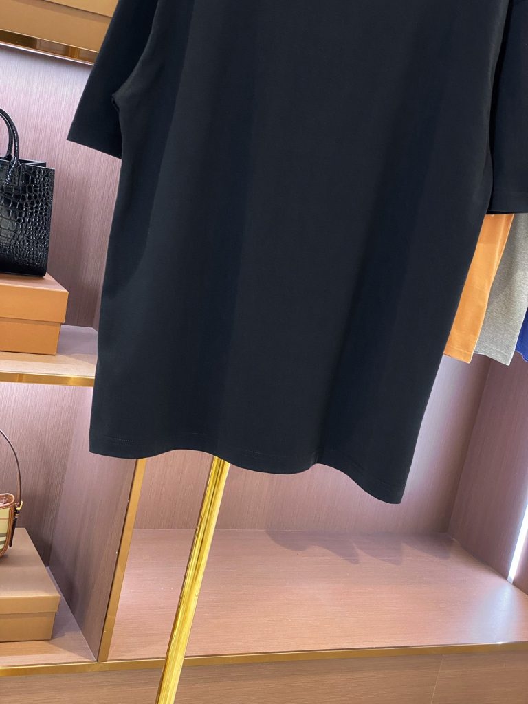 数量限定爆買い ロエベ バーバリー 偽物 アイキャッチ ロゴプリントカジュアル半袖Tシャツ