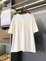 バーバリー 偽物 ロゴプリント通気性が良く快適な半袖Tシャツ